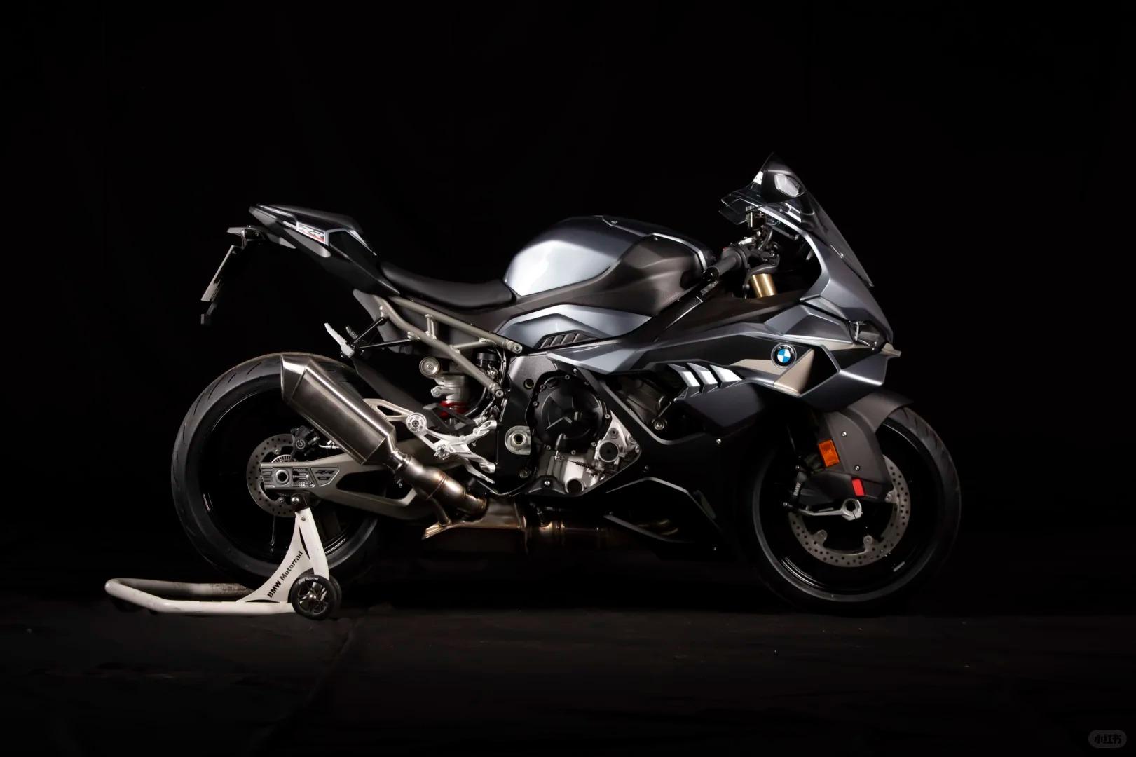 How to Choose BMW S1000RR Fairings for Street Riding and Track Days