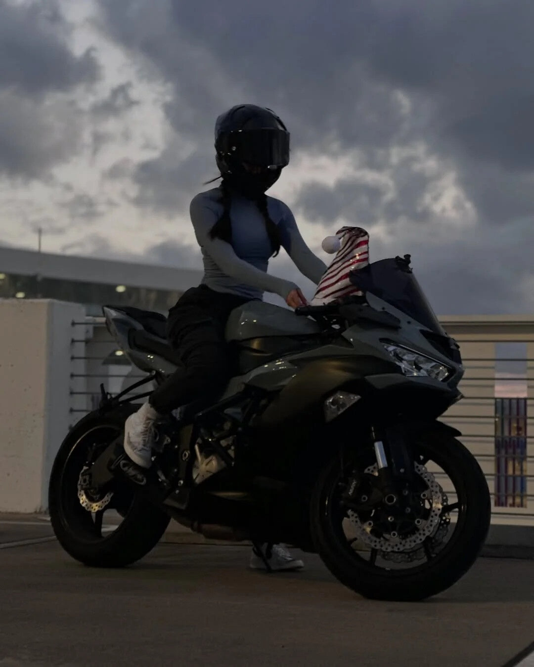 Amotopart Kawasaki ZX6R 2019-2023 Šedá černá kapotáž