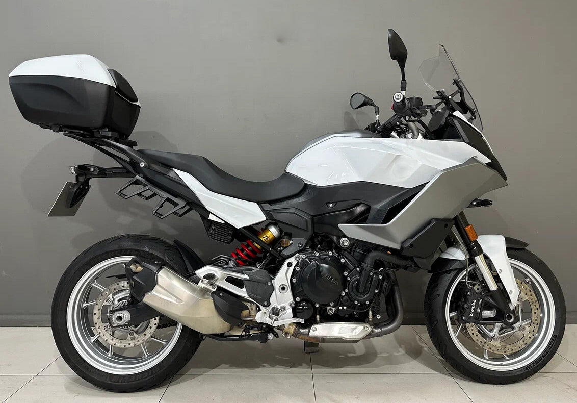 Amotopart 2021-2024 BMW F900XR White Fairing Kit