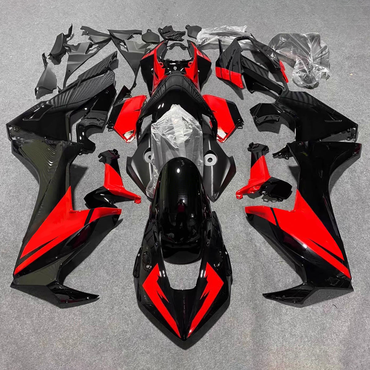 Zestaw owiewek Amotopart 2017-2025 Honda CBR1000RR w kolorze czarnym i czerwonym