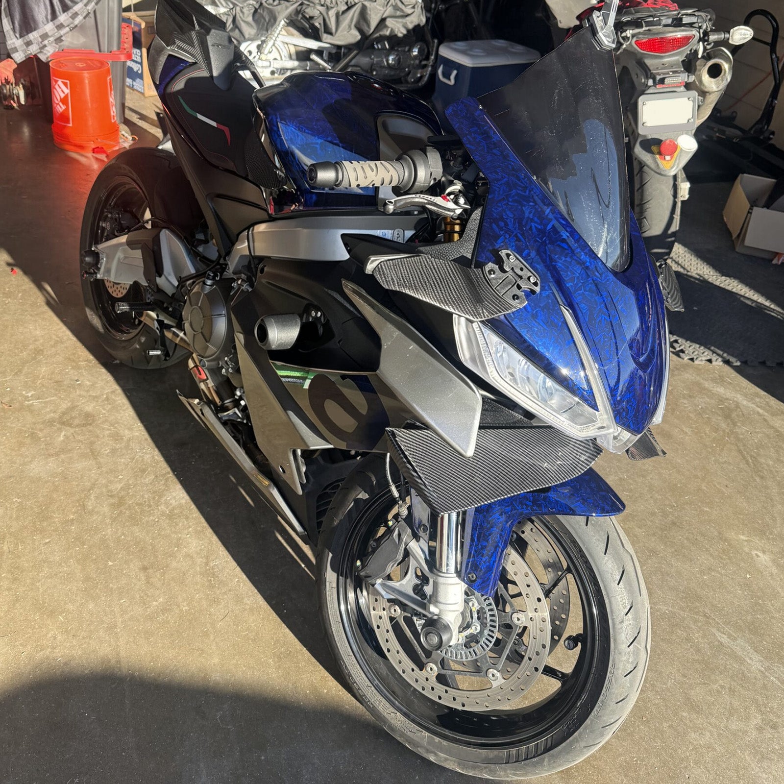Amotopart 2020–2024 Aprilia RS 660 Blau Schwarz geschmiedetes Carbonfaser-Muster-Verkleidungsset