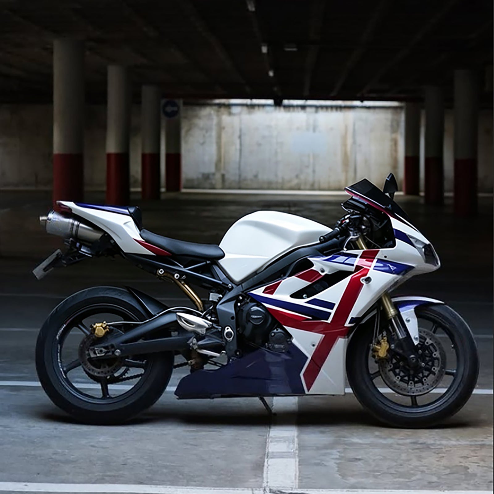 Amotopart 2006-2008 Triumph Daytona 675 White Red Blue Fairing Kit