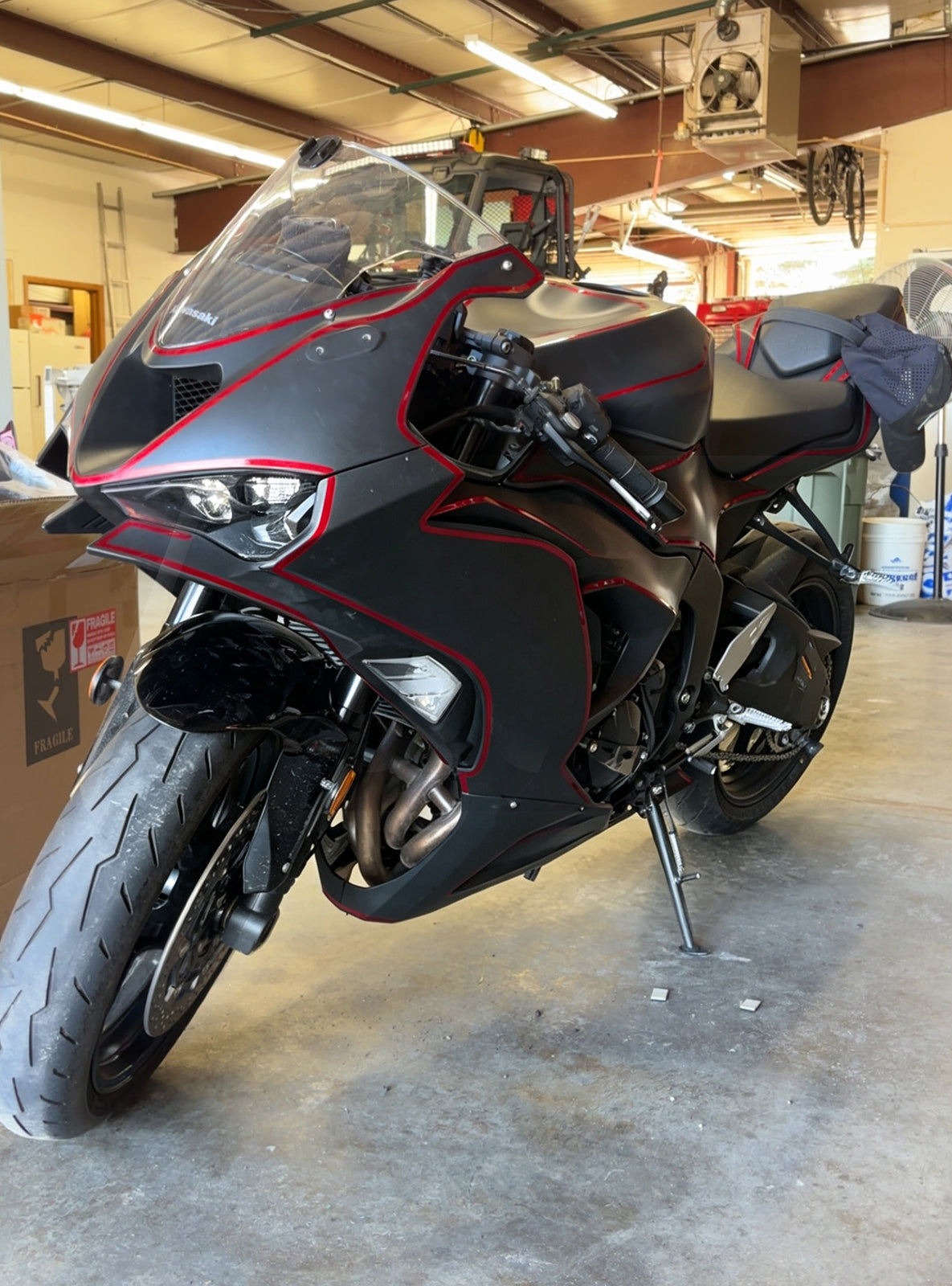 Amotopart 2024-2026 Kawasaki ZX-6R černá červená sada kapotáže