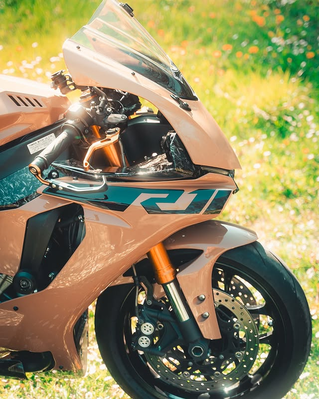 Amotopart 2020–2026 Yamaha YZF-R1 Verkleidungsset mit braunem und geschmiedetem Kohlefasermuster