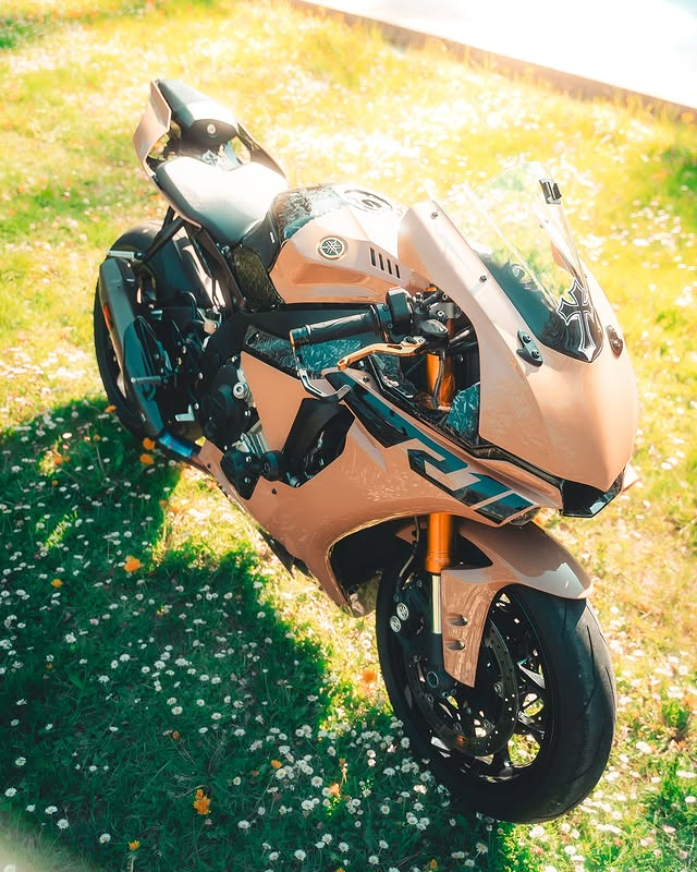 Amotopart 2020–2026 Yamaha YZF-R1 Verkleidungsset mit braunem und geschmiedetem Kohlefasermuster