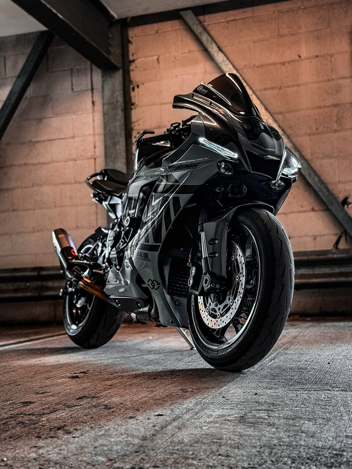 Amotopart 2020-2026 Yamaha YZF R1 Carbon Fiber Pattern Black & Grey Fairing Kit