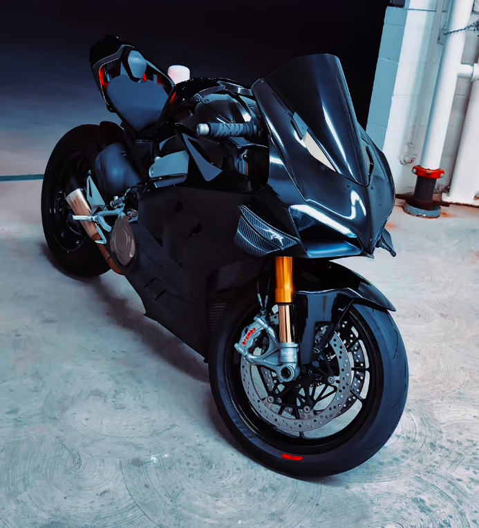 Amotopart Ducati 22-24 Panigale V4 V4S Glossy Black Fearing Kit