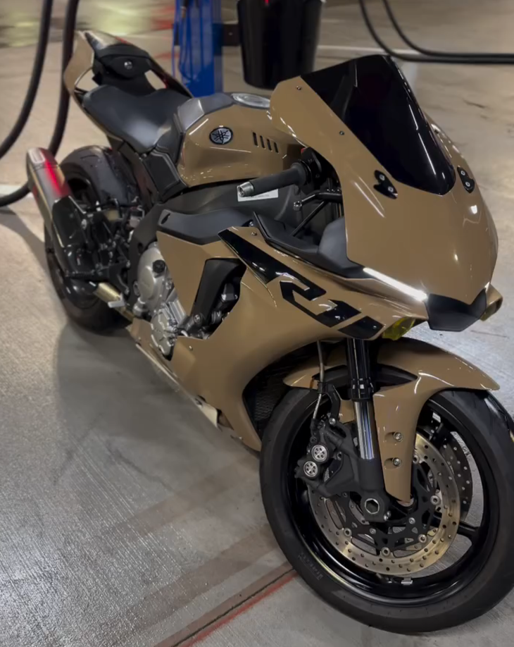 Amotopart 2015-2019 Yamaha YZF 1000 R1 Hell Brown Abzugskit