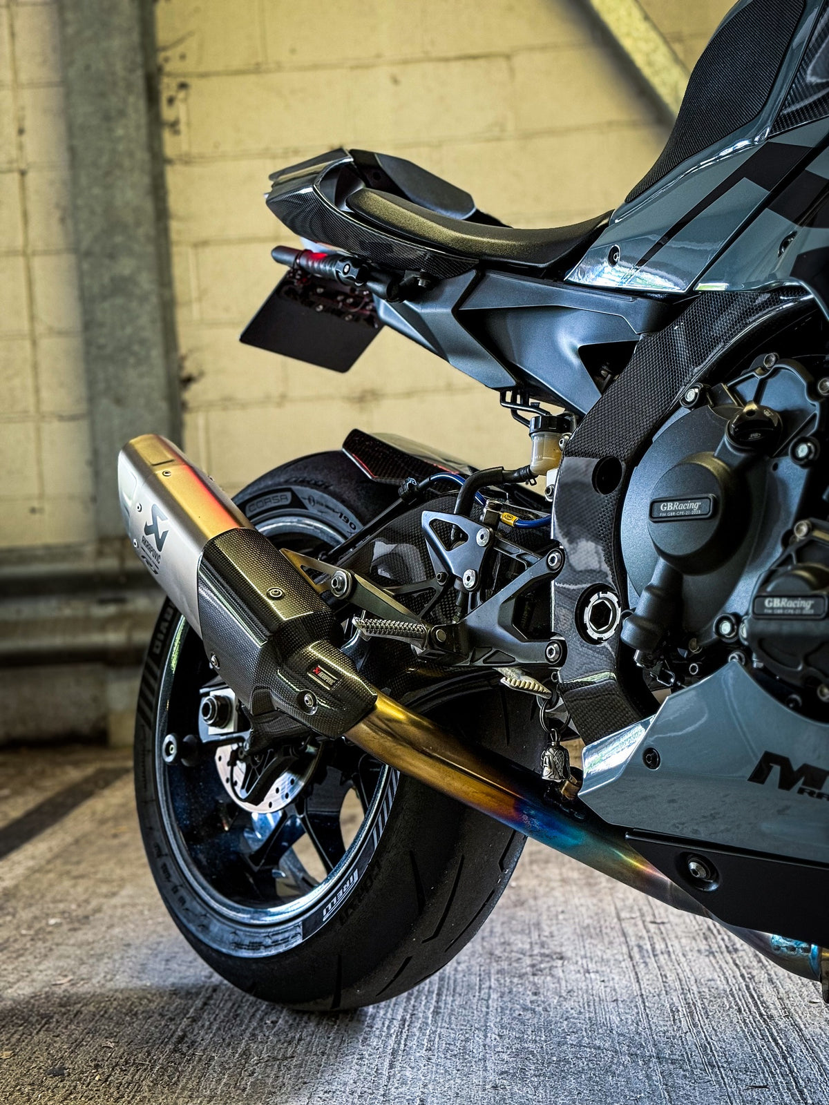 Amotopart 2020-2026 Yamaha YZF R1 Carbon Fiber Pattern Black & Grey Fairing Kit