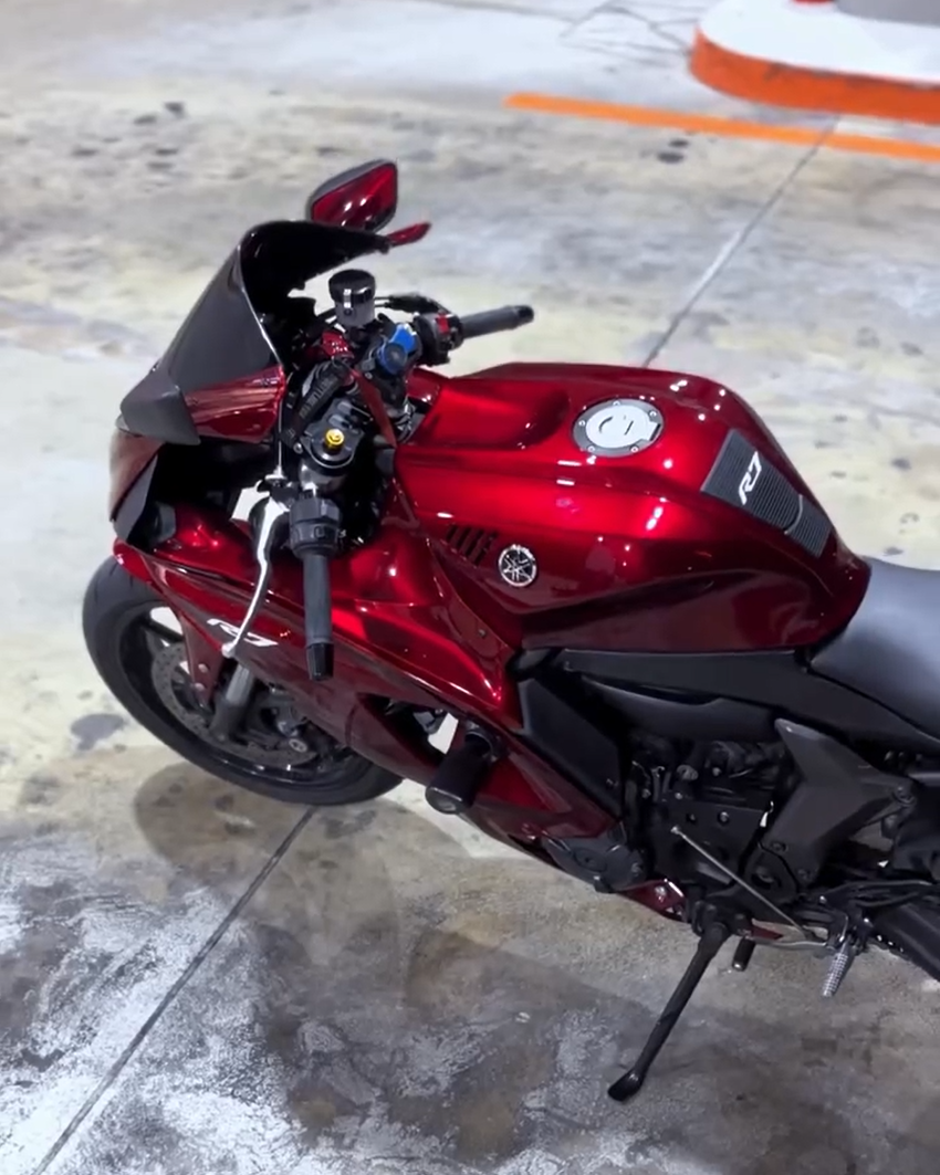 Amotopart 2021-2025 Yamaha YZF-R7 Gloss Red Fairing Kit
