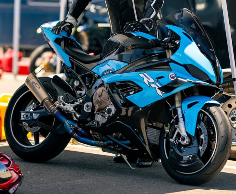 Amotopart 2019-2022 BMW S1000RR Carbonfasermuster Blaues Abzugskit