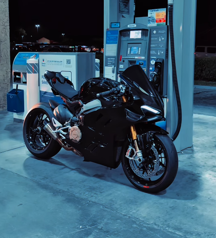 Amotopart Ducati 22-24 Panigale V4 V4S Glossy Black Fearing Kit