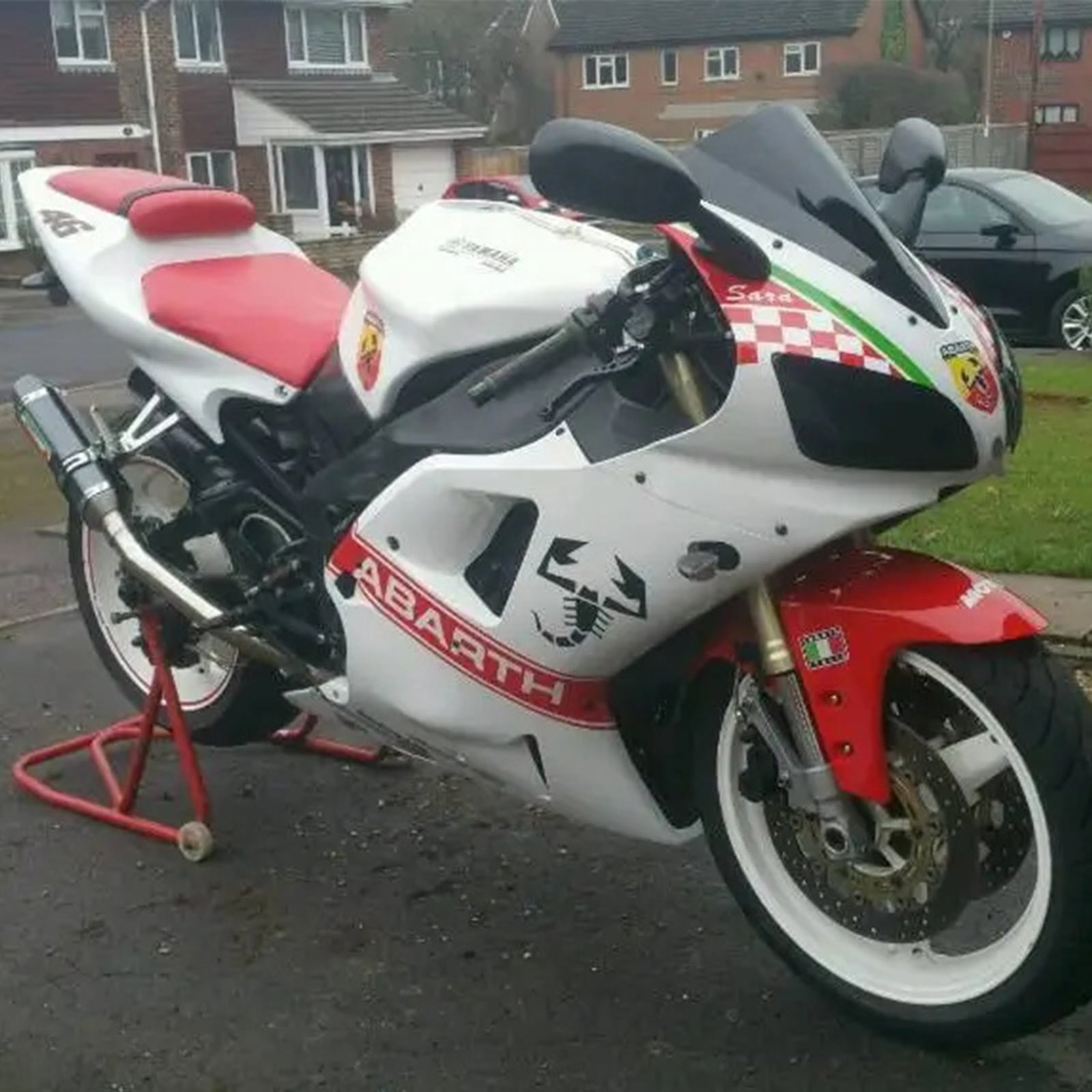 Amotopart 1998-1999 Yamaha YZF 1000 R1 Red Black White Fairing Kit