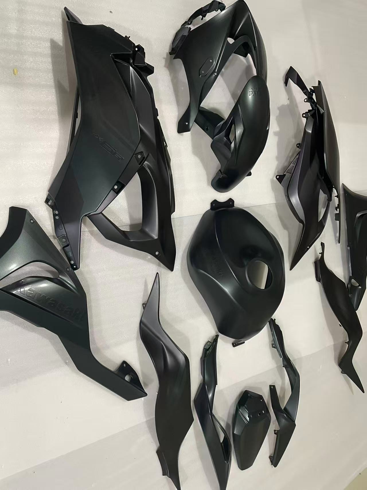 Amotopart 2024-2026 Kawasaki ZX-6R Dark Green With Black Lines Fairing Kit