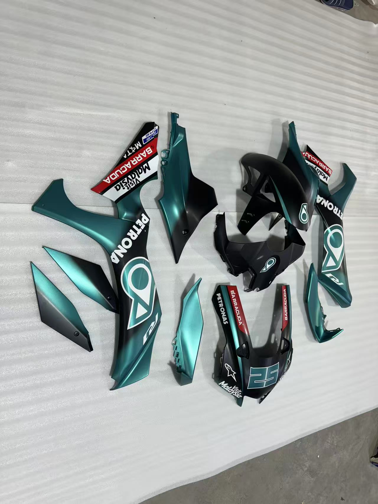 Amotopart 2020-2025 Yamaha YZF R1 Green Blue Fairing Kit