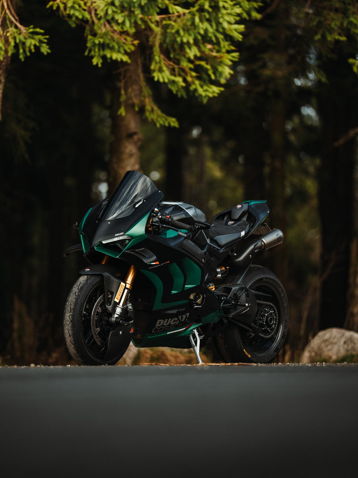 Amotopart Ducati 22-24 Panigale V4 V4S Matte Black Green White Fairing Kit