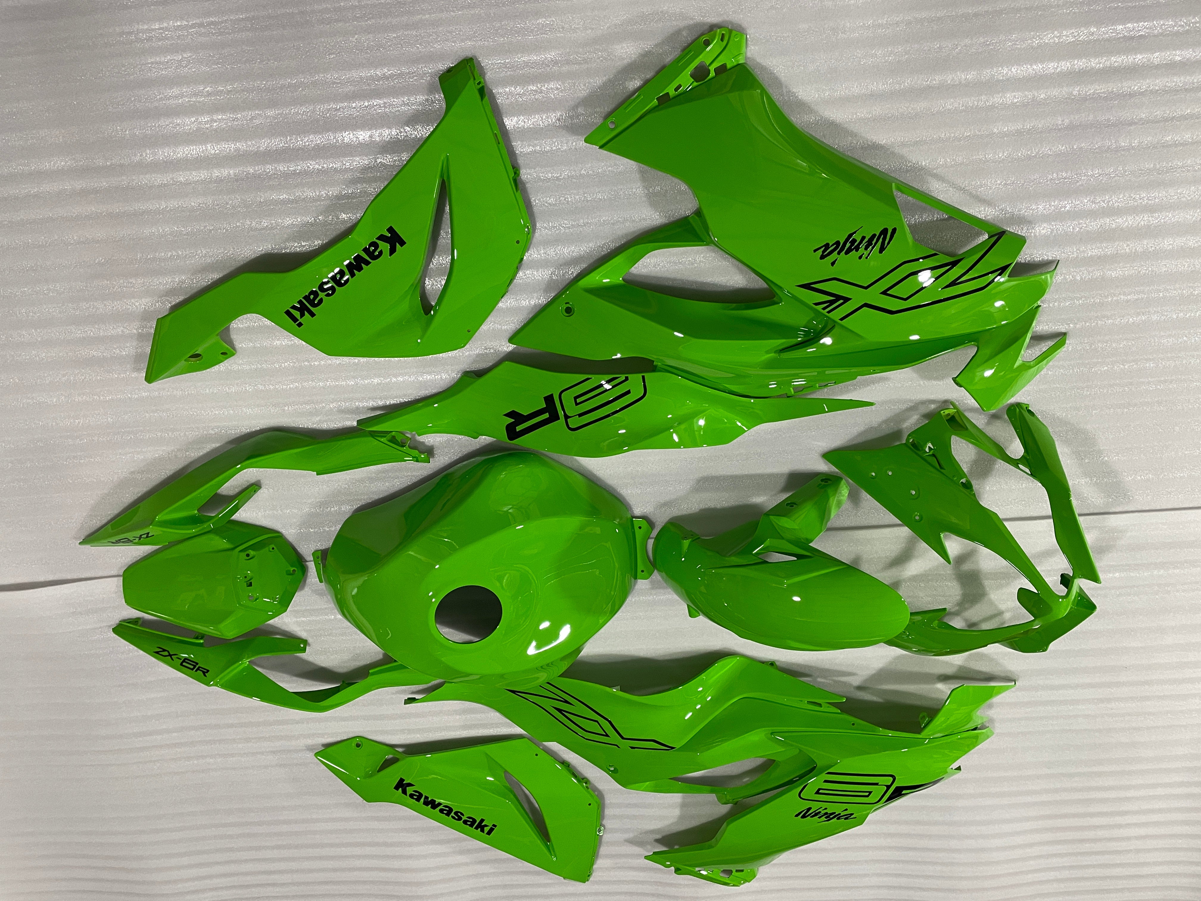 Amotopart 2019-2023 Kawasaki ZX6R Full Green Fairing Kit