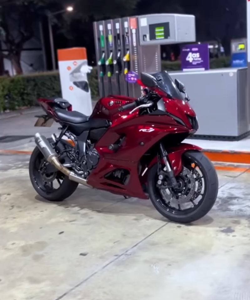 Amotopart 2021-2025 Yamaha YZF-R7 Gloss Red Fairing Kit