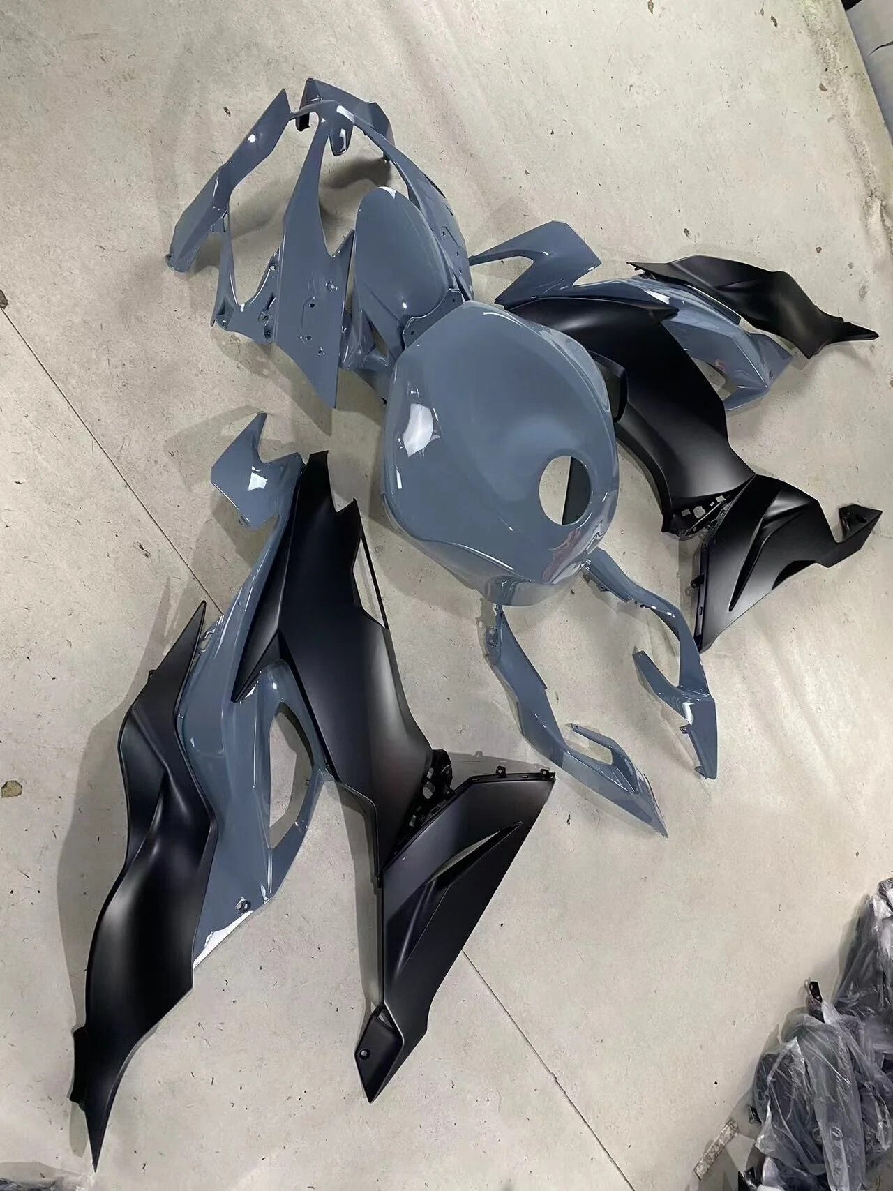 Amotopart Kawasaki ZX6R 2019-2023 Šedá černá kapotáž