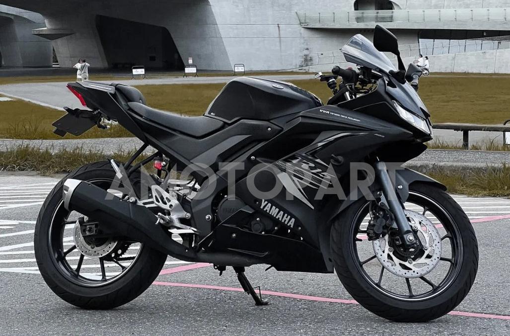 Amotopart 2018-2024 Yamaha YZF R15 Glossy Black Fairing Kit