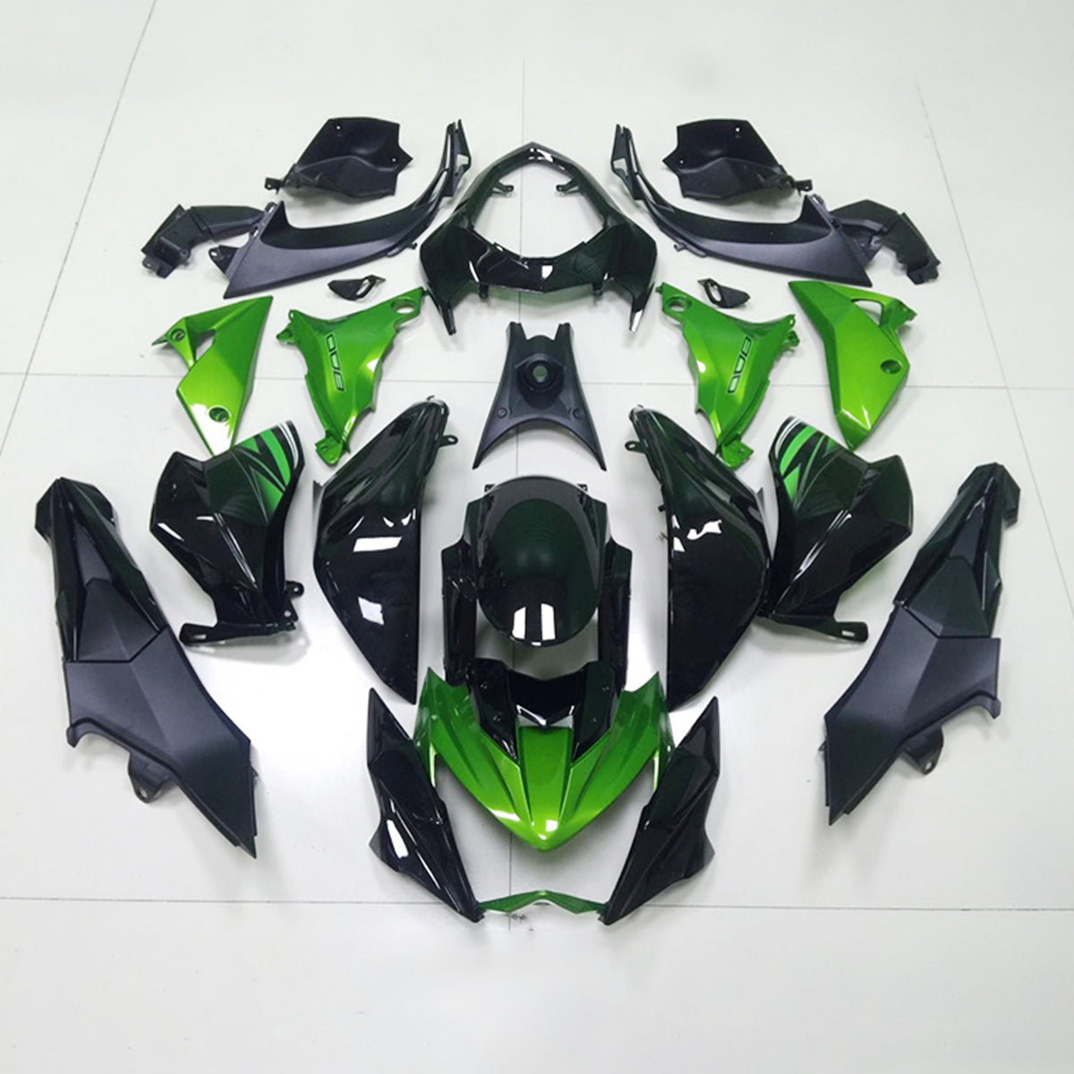 Amotopart 2013-2018 Kawasaki Z800 Black&Green Fairing Kit