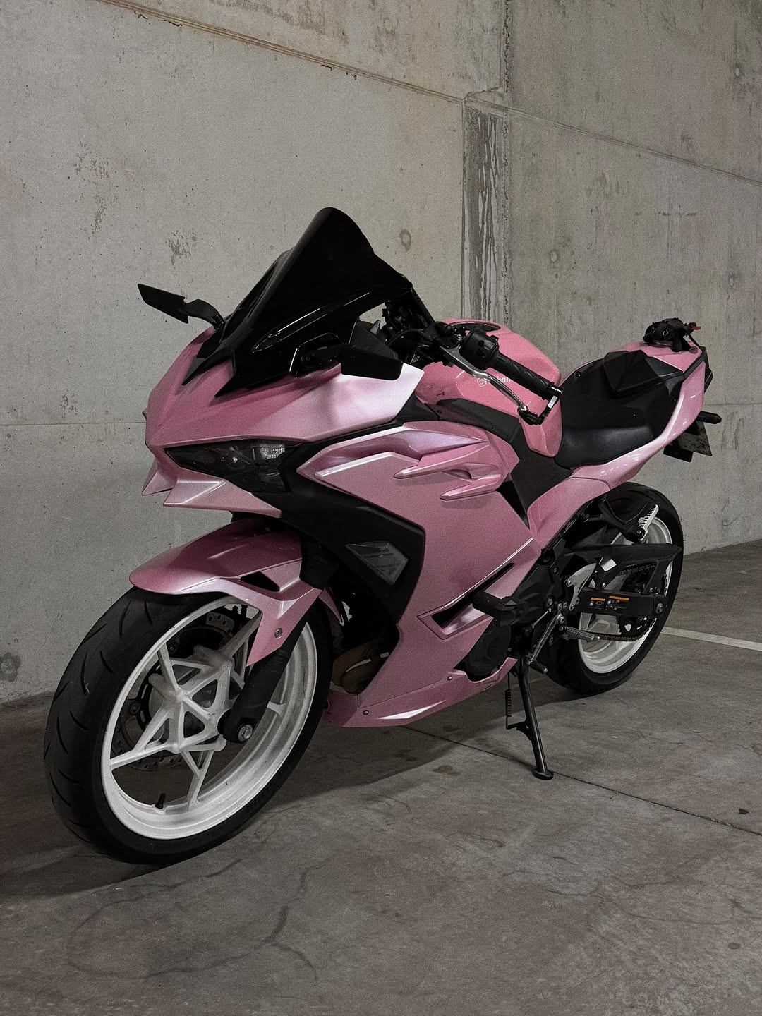 Amotopart 2024-2026 Kawasaki Ninja 500 Glossy Pink Fairing Kit