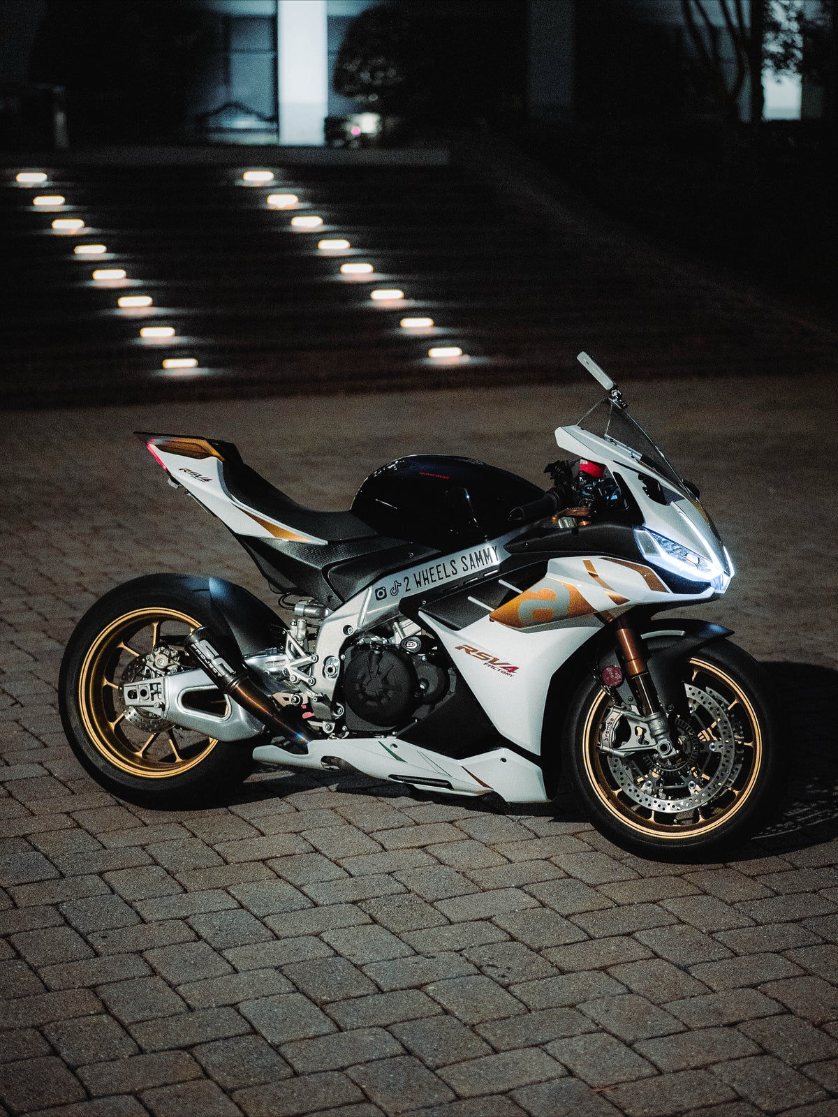Amotopart 2022–2024 Aprilia RSV4 1100 Weißgold Verkleidungsset