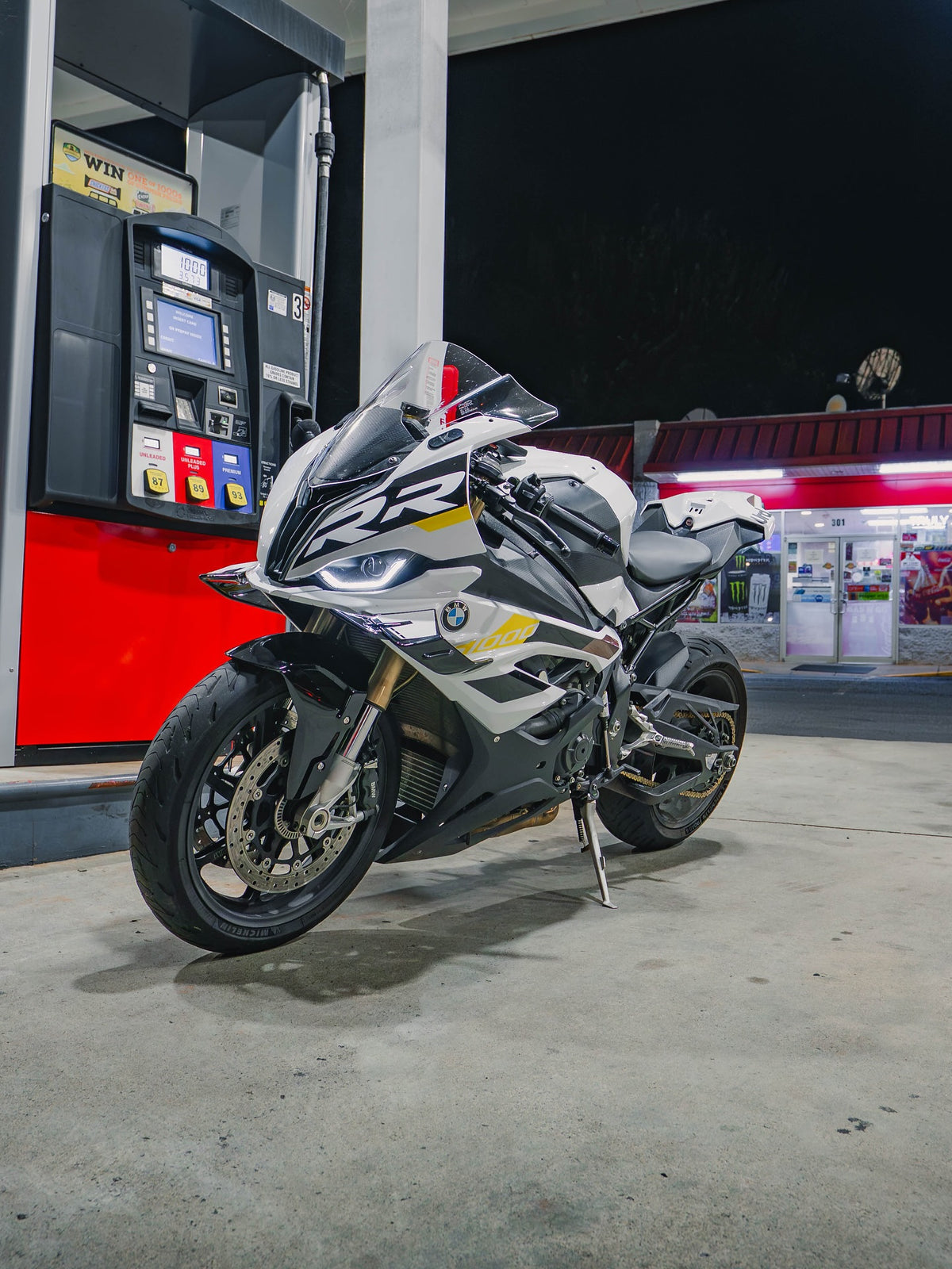 Amotopart 2023-2024 BMW S1000RR White Yellow Fairing Kit