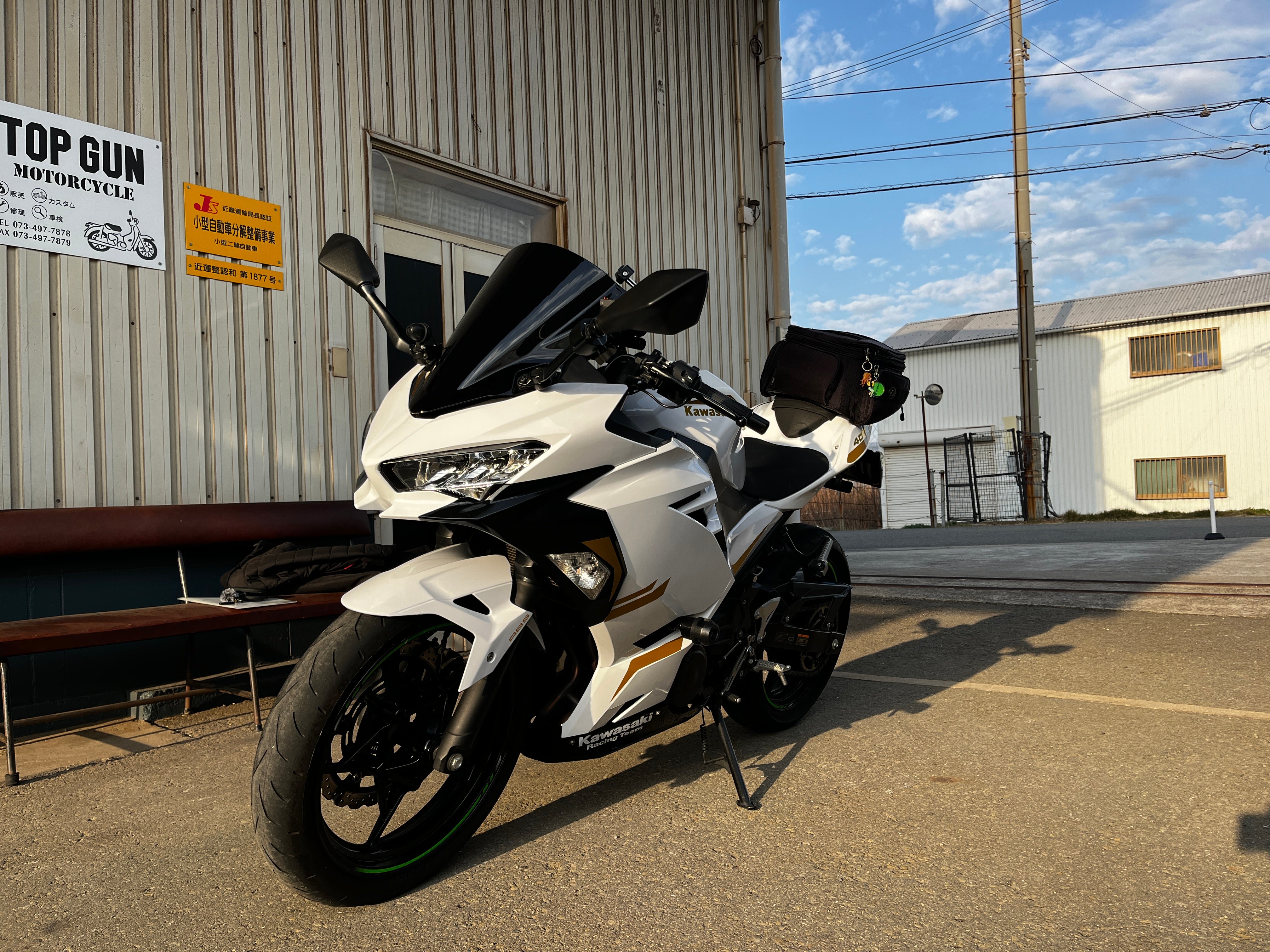 Amotopart 2018-2024 Kawasaki EX400 Ninja400 Black White Gold Fairing Kit