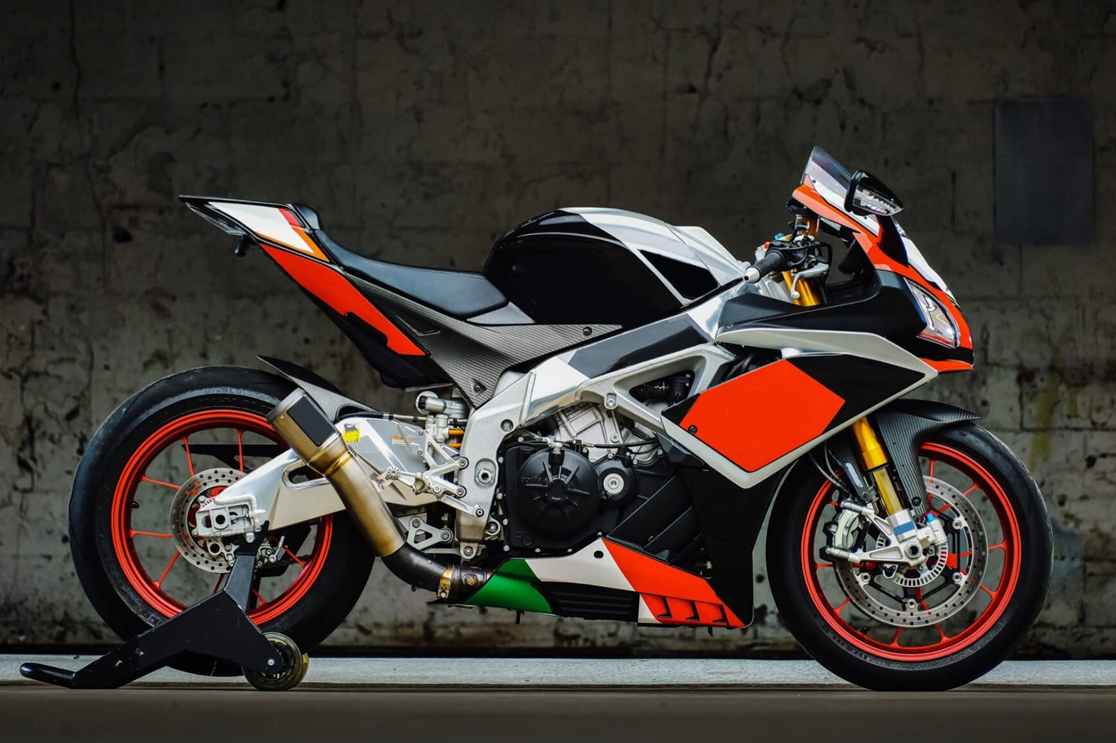 Amotopart Aprilia 2016-2020 RSV4 1000 Red & Green Style 5 Fairing Kit