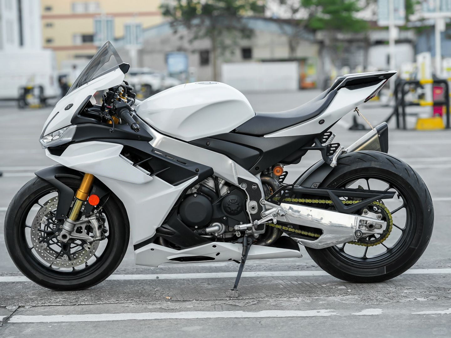 Amotopart 2022–2024 Aprilia RSV4 1100 Weiß Schwarz Verkleidungsset