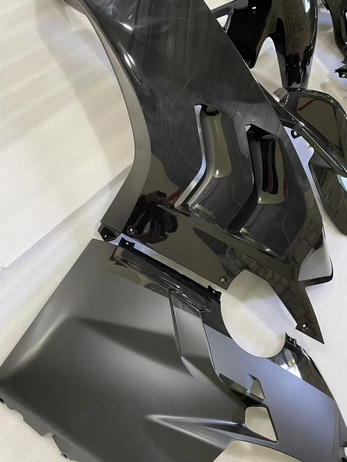 Amotopart Verkleidungsset für Ducati 22–24 Panigale V4 V4S, glänzend schwarz