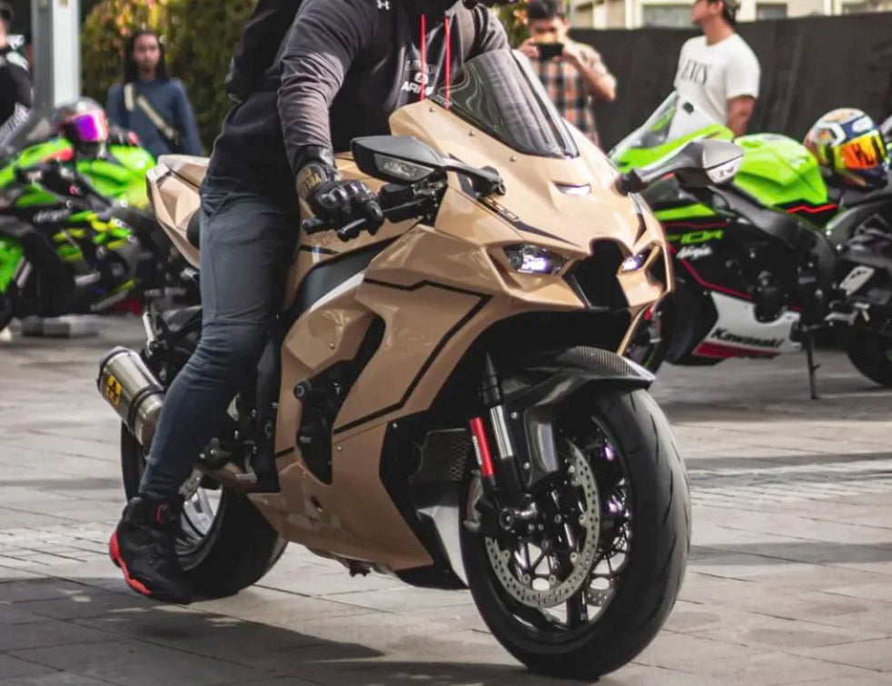 Amotopart 2021-2025 KAWASAKI ZX 10RR ZX 10R SVART VARM BEIGE FACING KIT