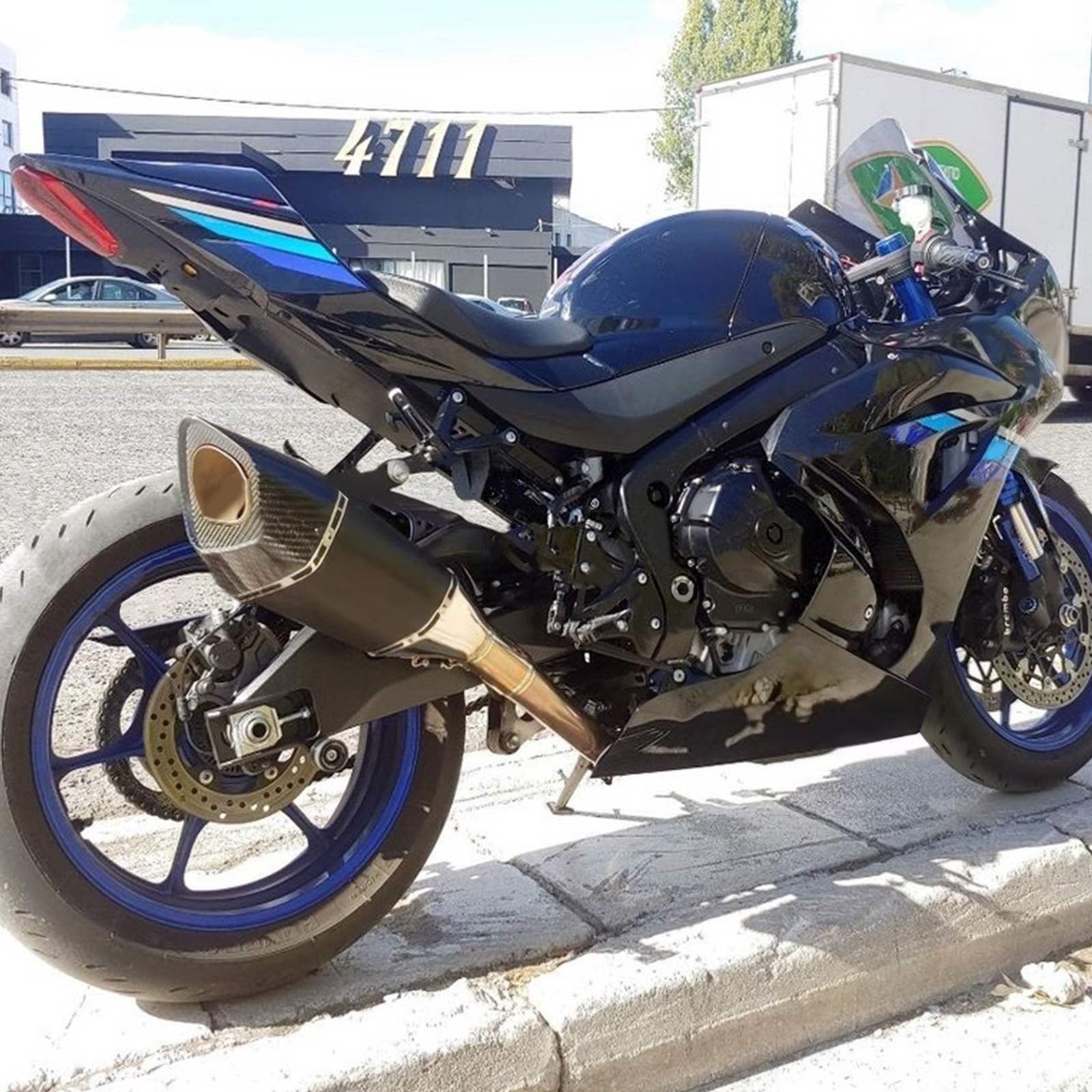 Amotopart Suzuki GSXR1000 2017–2025 K17 glänzend schwarz blaues Verkleidungsset