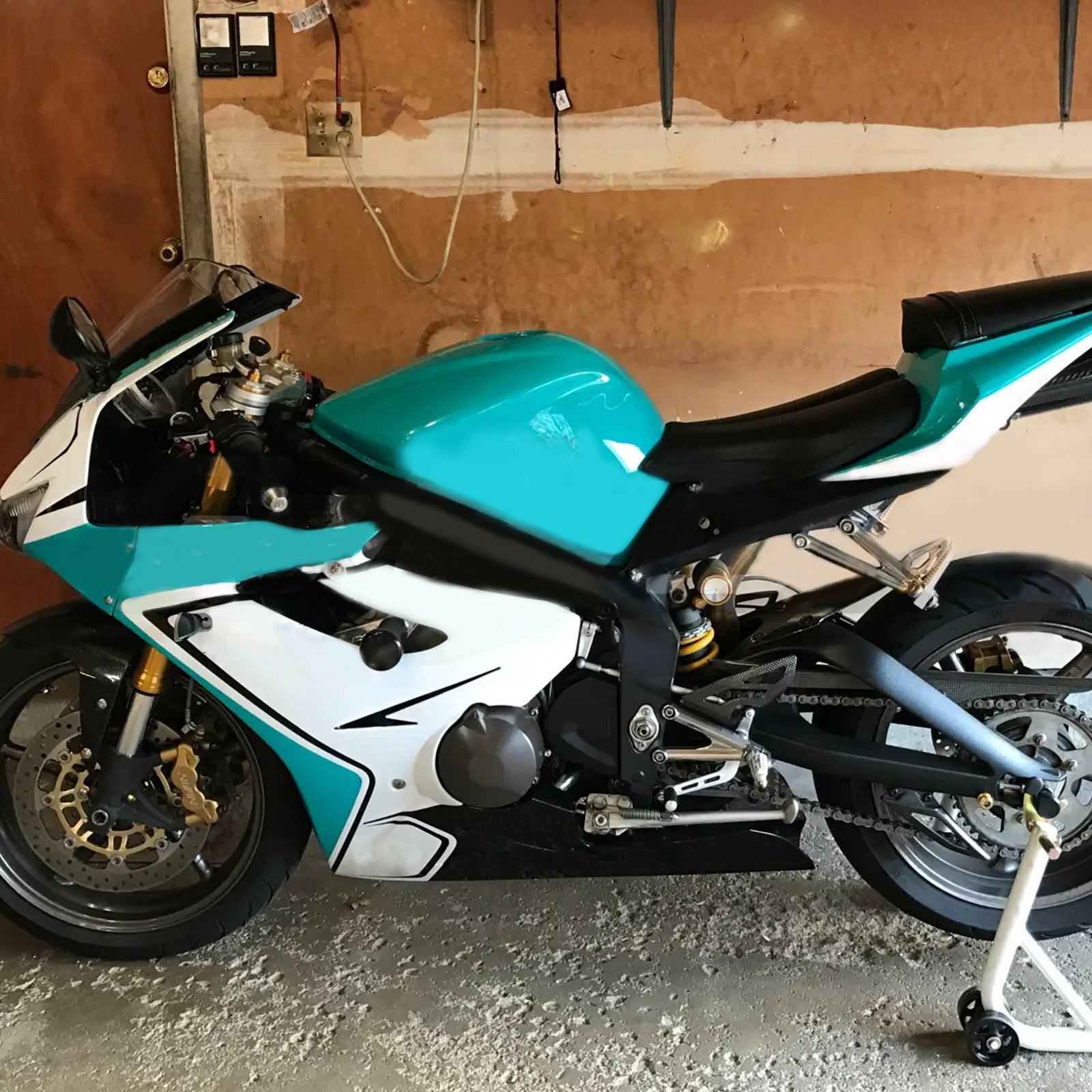 Amotopart 2006-2008 Triumph Daytona 675 White&Blue Style4 Fairing Kit