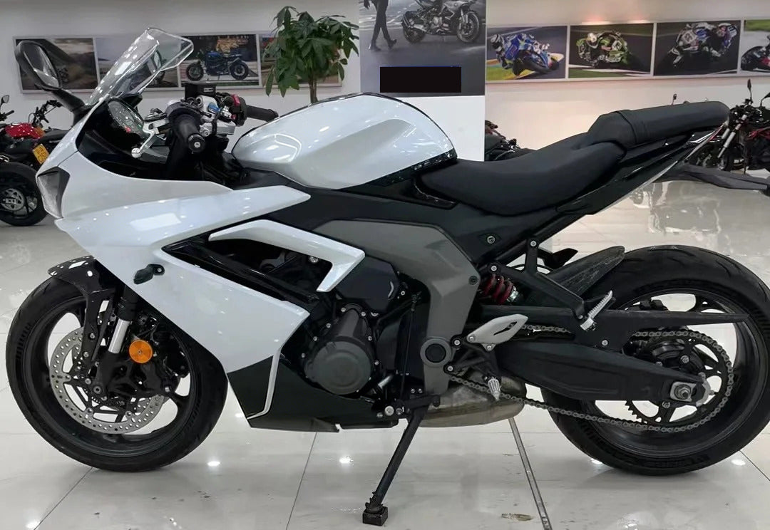 Amotopart 2024-2025 Kit carena Triumph Daytona 660 bianco lucido nero