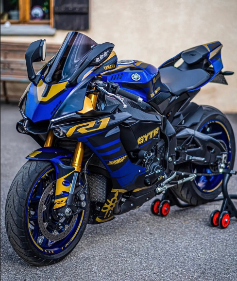 Yamaha r1 custom 2025