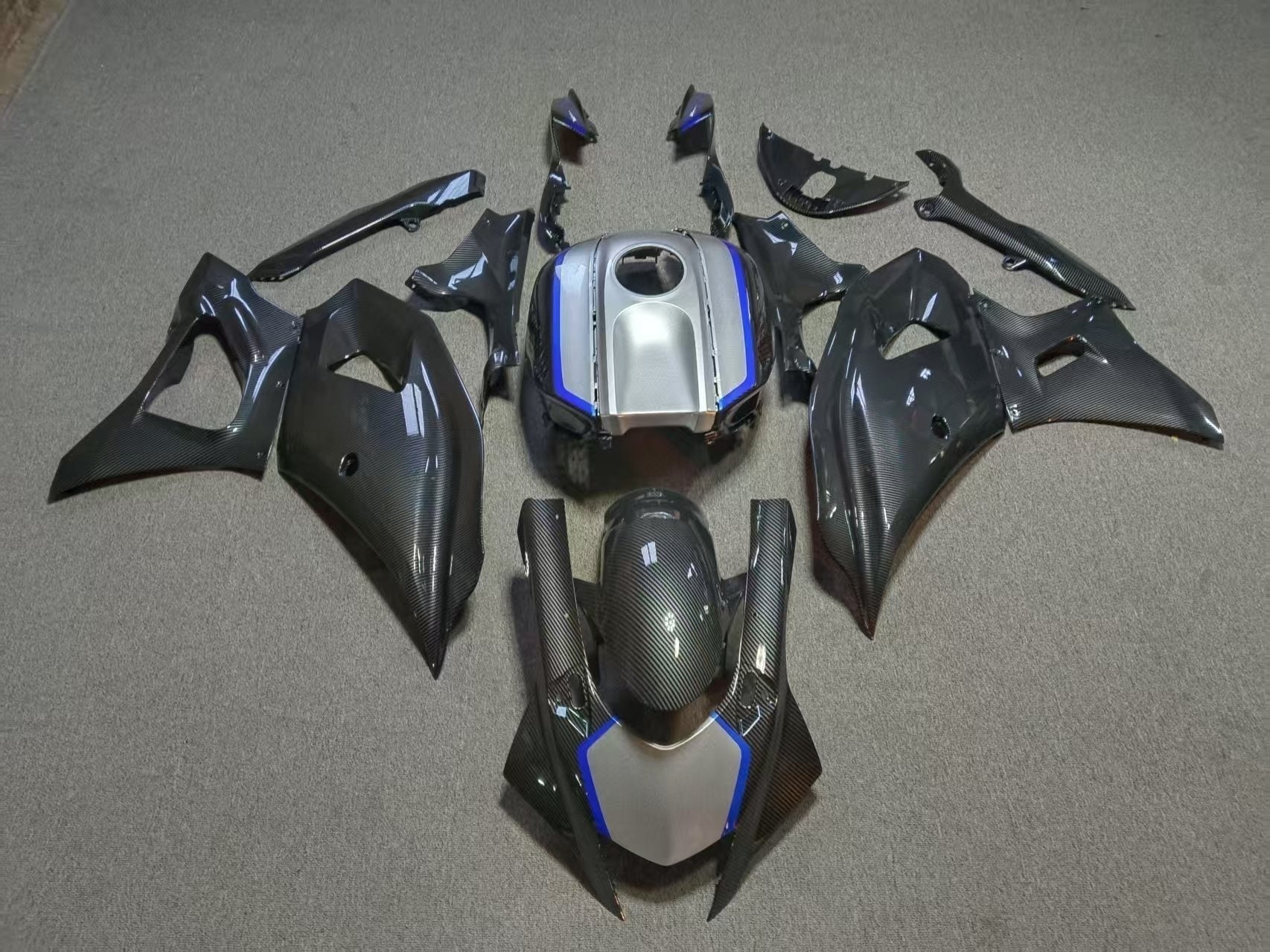 Amotopart 2021-2025 Yamaha YZF-R7 Carbon Fiber Pattern Silver Fairing Kit