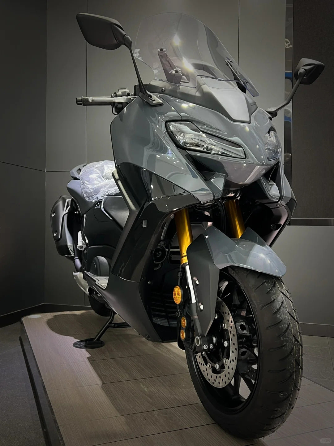 Amotopart 2022–2024 Yamaha TMAX560 Schwarz-Graues Verkleidungsset