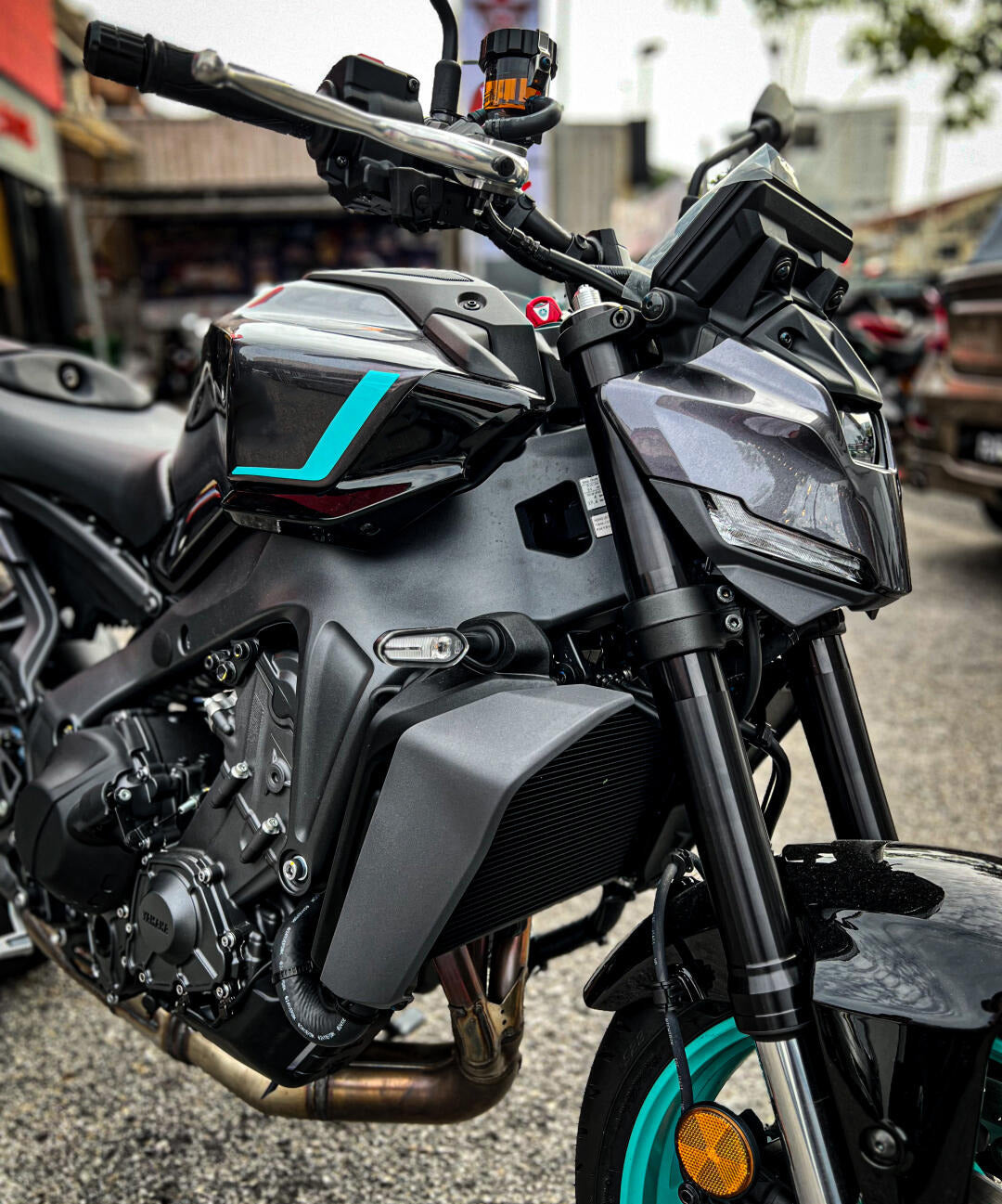 Amotopart 2021-2024 Yamaha MT-09 Black Cyan Fairing Kit