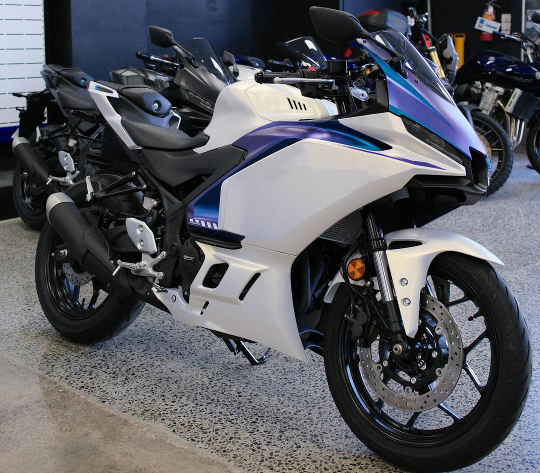 Amotopart 2025-2026 Yamaha YZF R3 YZF R25 Gloss White Gradient Blue Fairing Kit