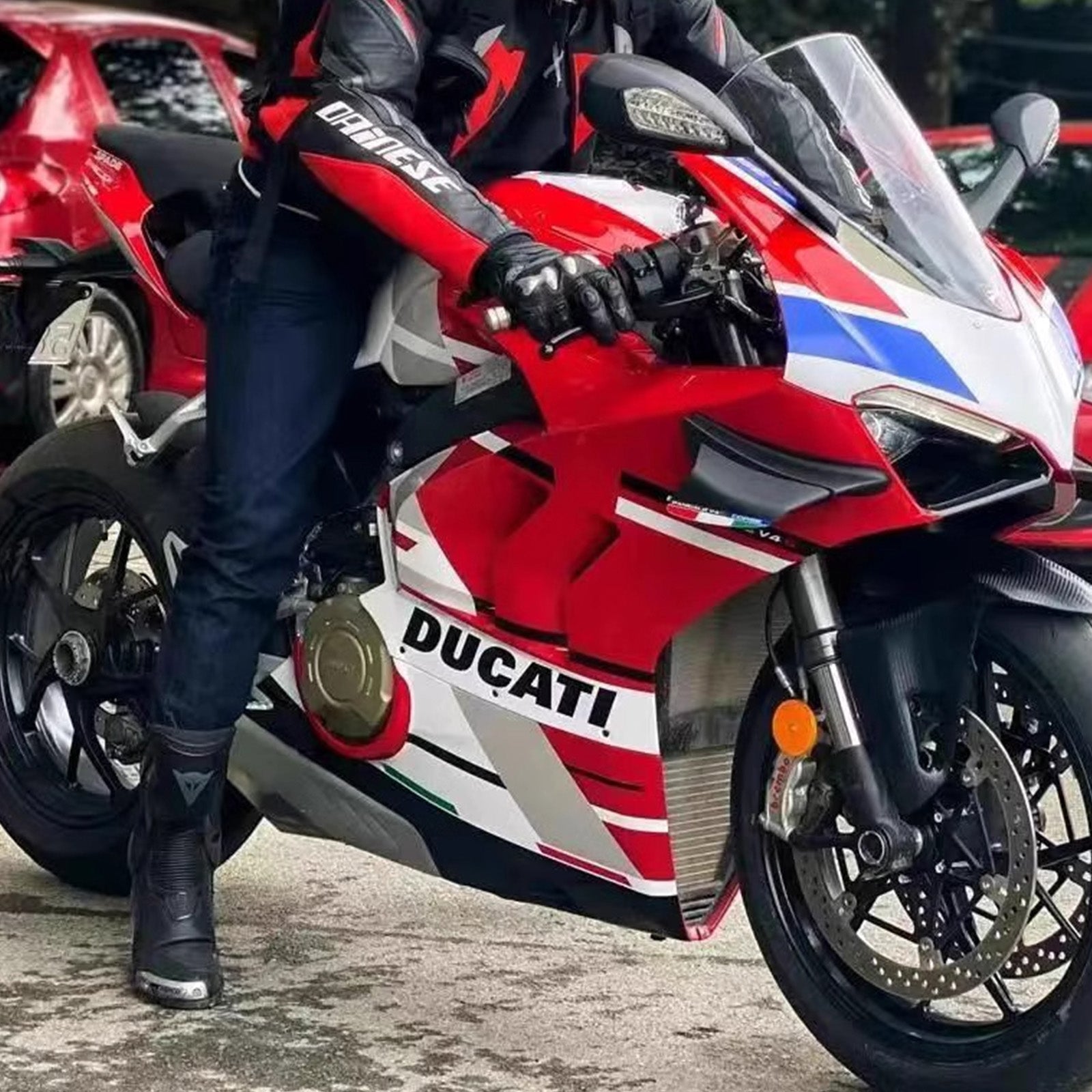 AMOTOPART DUCATI 20-21 PANIGALE V4 V4Sブラックホワイトレッドフェアリングキット