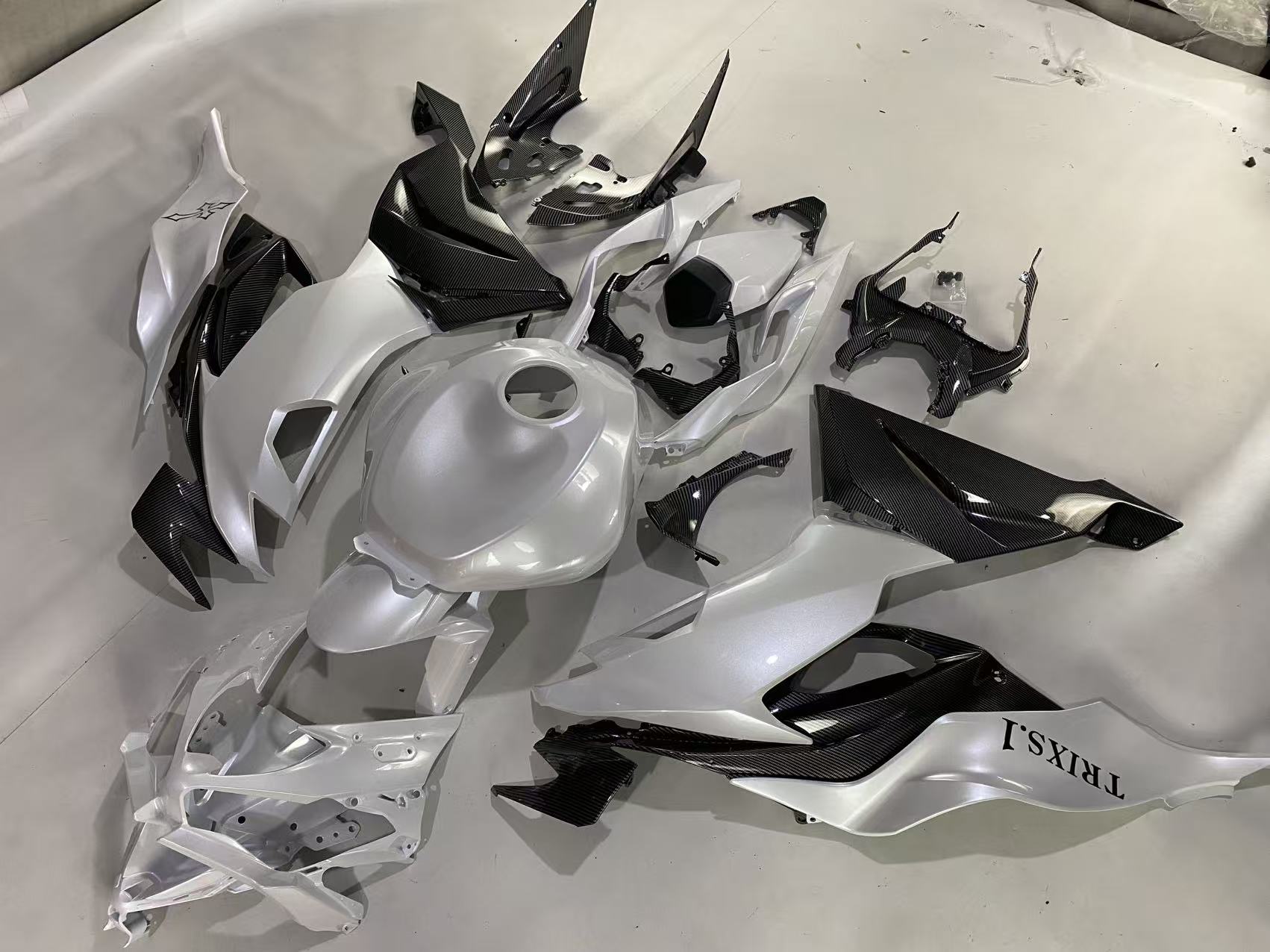 Amotopart 2019-2023 Kawasaki ZX6R カーボンパールホワイトフェアリングキット