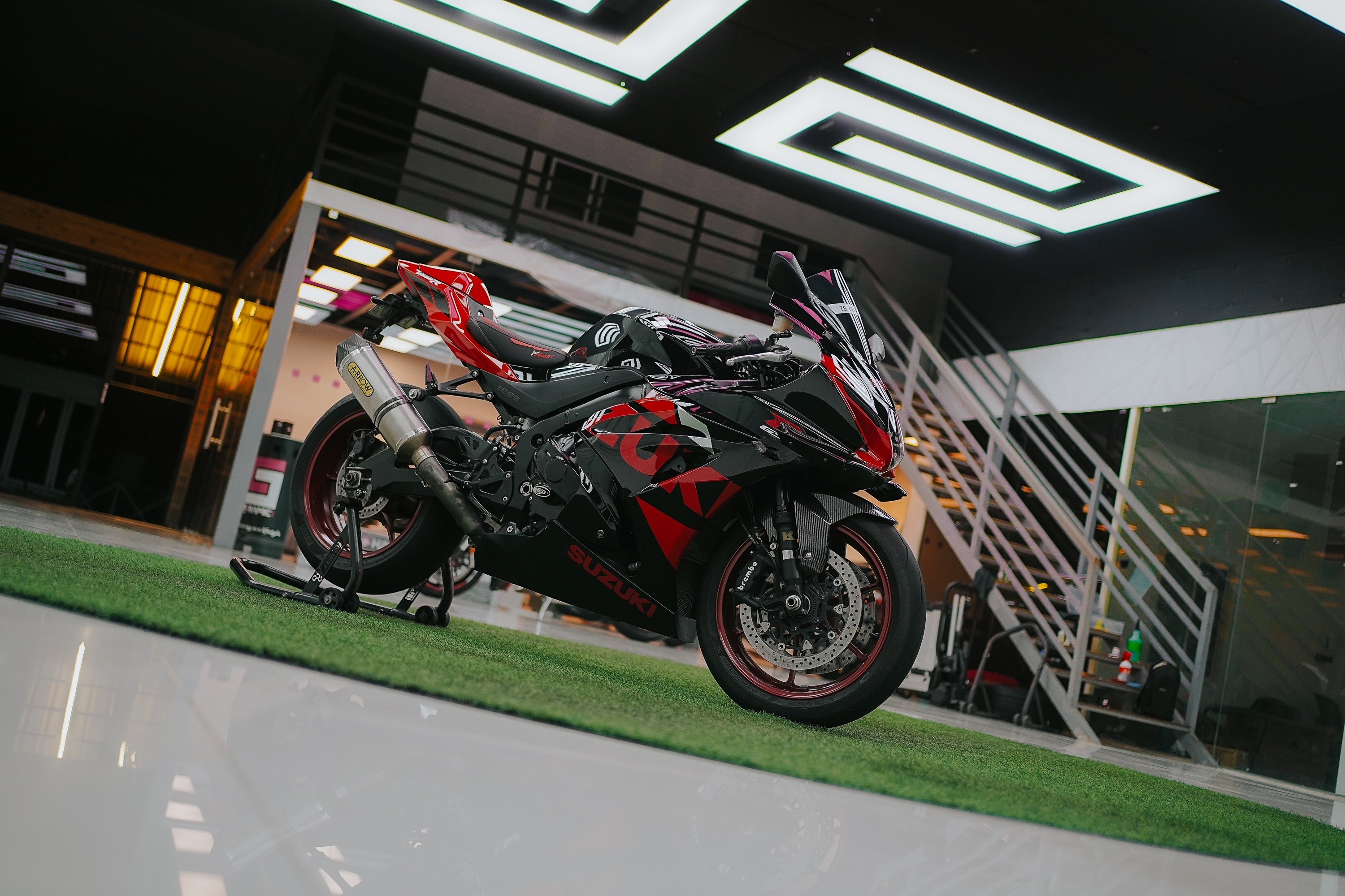 Amotopart Suzuki GSXR1000 2017-2025 K17 Black Red Fairing Kit