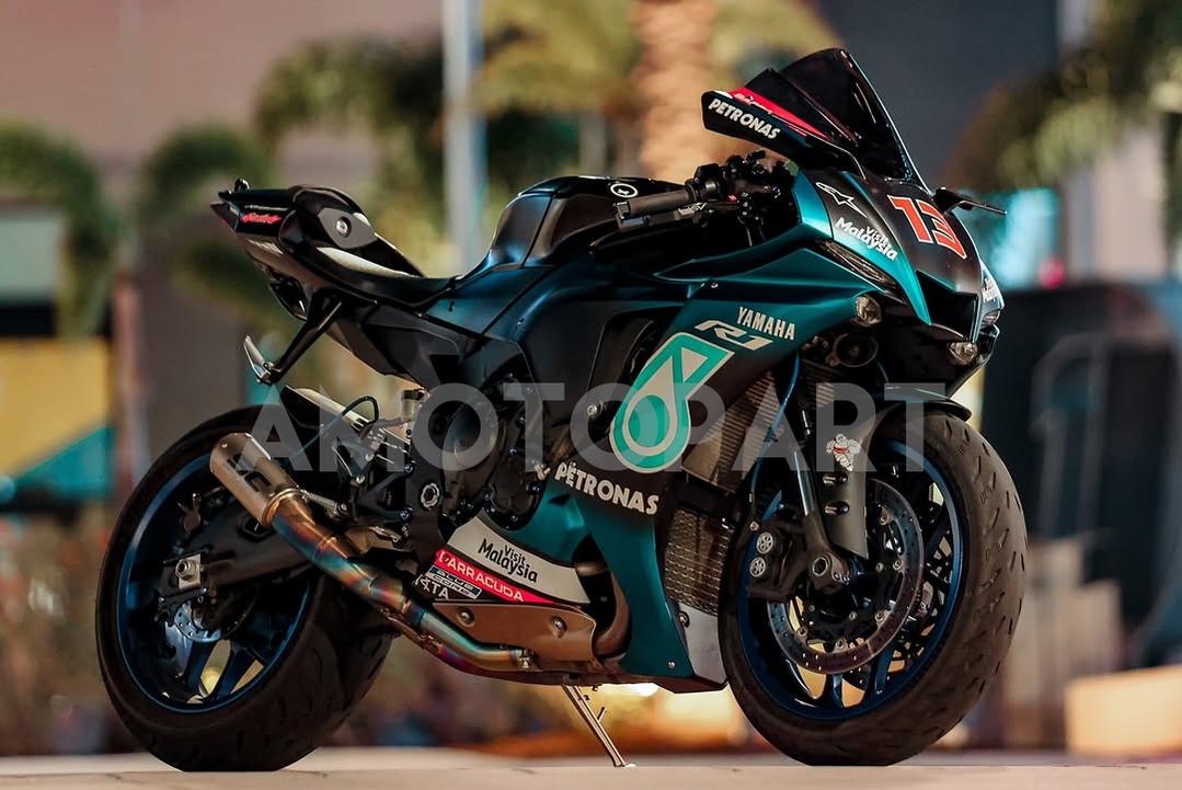 すな Bruce & Shark(ブルース・サメ) ZX25R カウル ZX4R カウル 適用