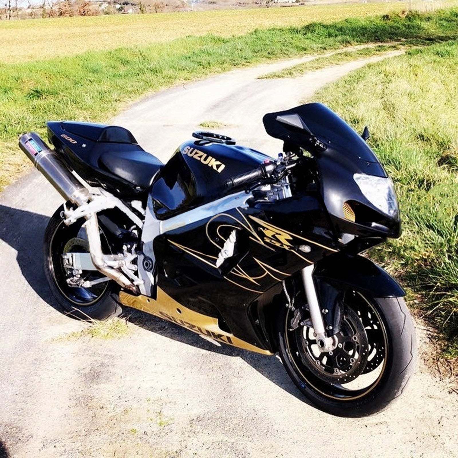 Amotopart Suzuki 01-03 GSXR600 & 00-03 GSXR750 Black Gold Fairing Kit