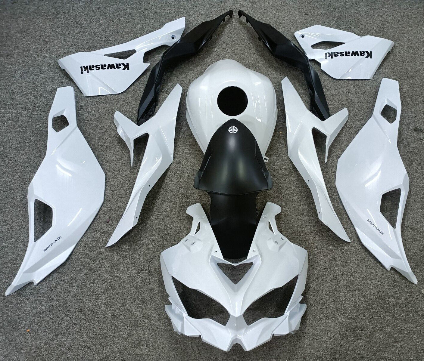 Amotopart 2019-2024 Kawasaki Ninja ZX25R ZX4R ZX4RR Kit de carénage blanc noir et logo