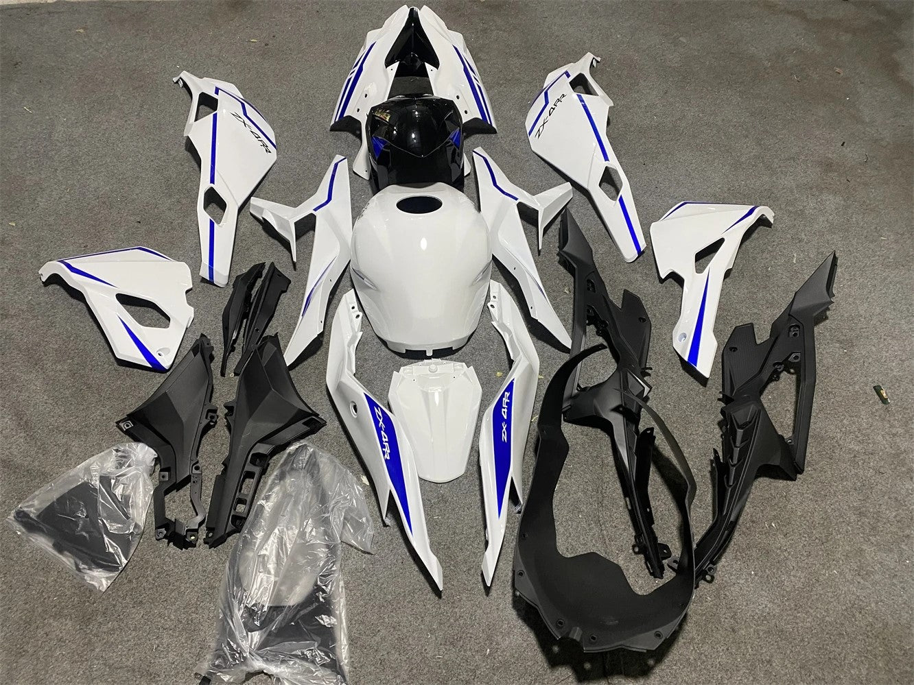 Amotopart 2019-2024 Kawasaki Ninja ZX25R ZX4R ZX4RR Kit de carénage noir blanc