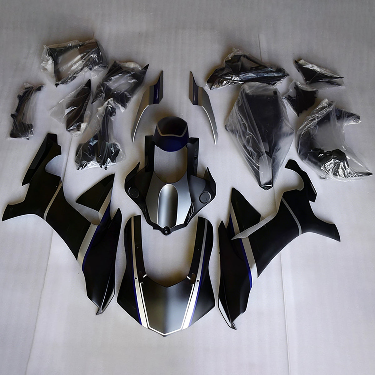 Amotopart 2015-2019 Yamaha YZF-R1 Black Gold Fairing Kit