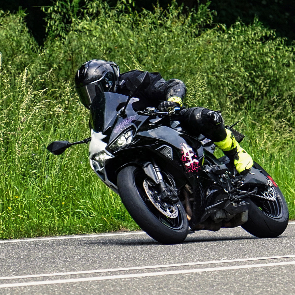 Amotopart 2024–2026 Kawasaki ZX-6R Weiß Schwarz Rosa Verkleidungsset